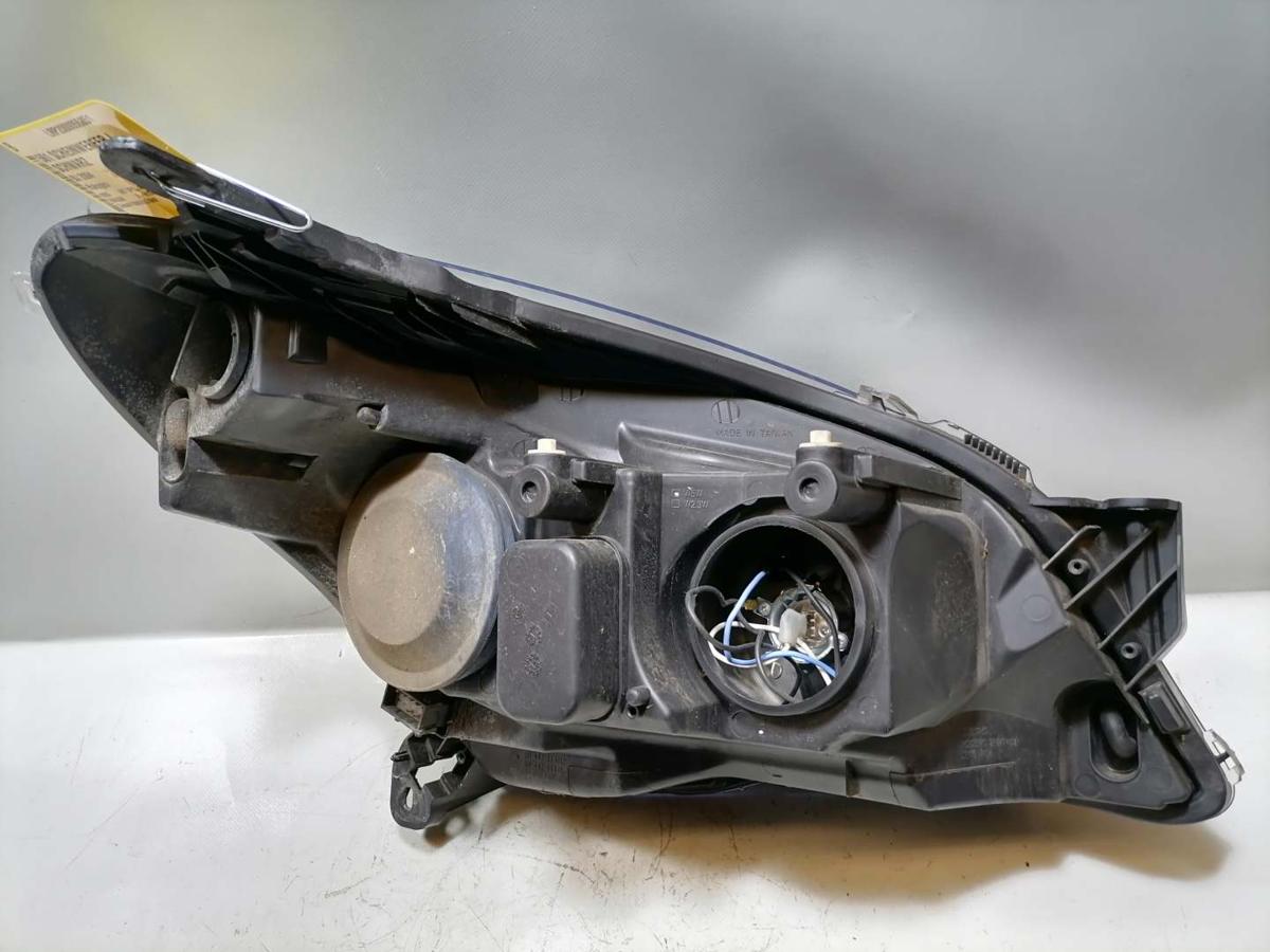 Opel Astra H Scheinwerfer vorn links Halogen schwarzer Hintergrund Zubehör Bj.2004